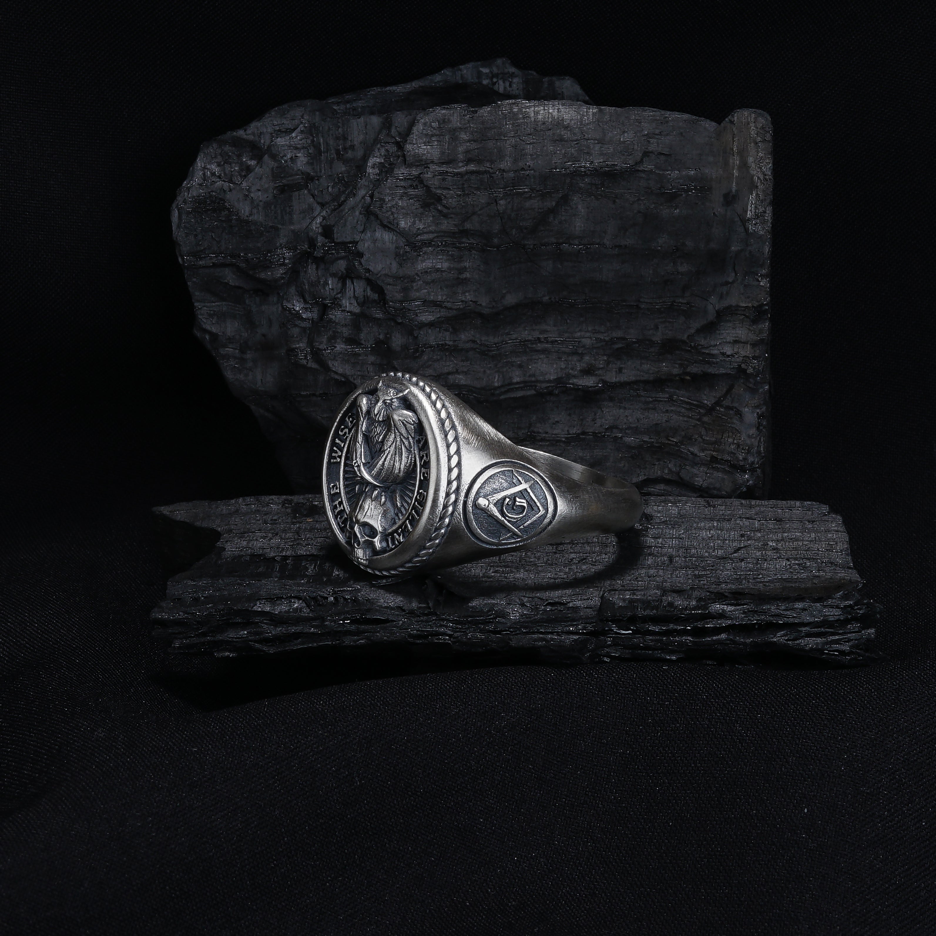 Gothic Skull Band Ring