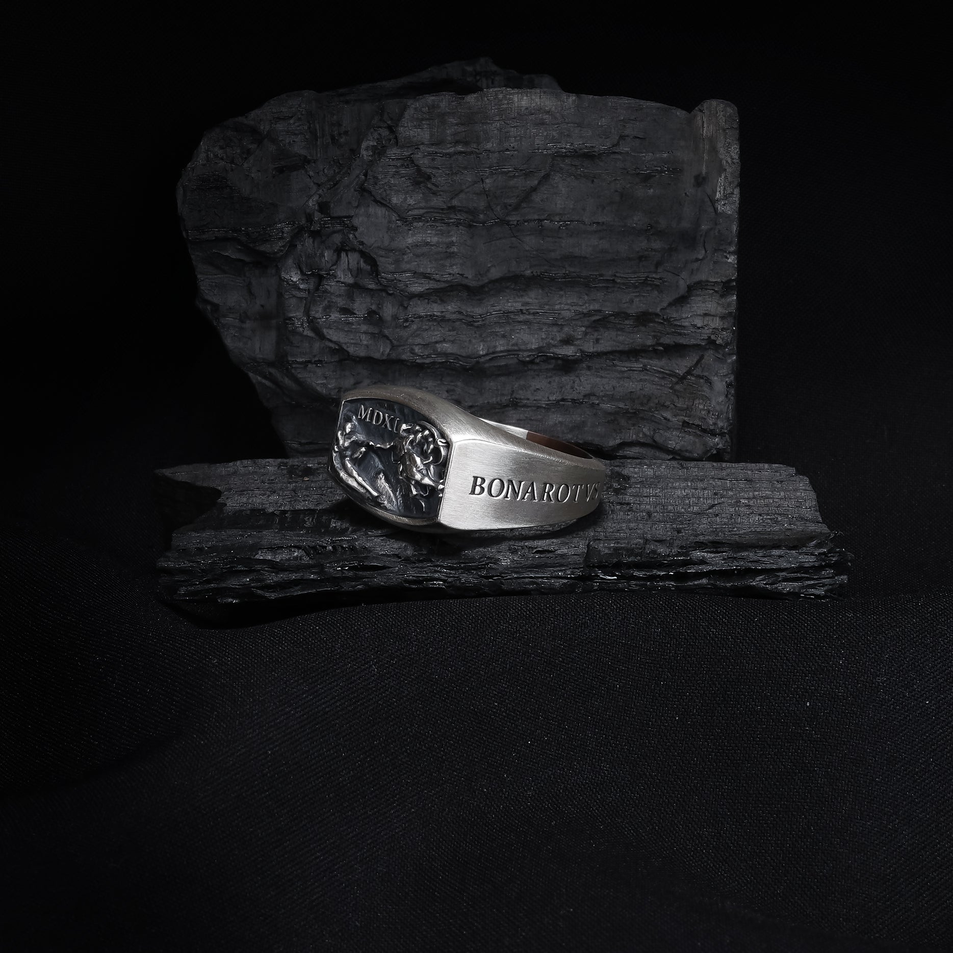 925 Sterling Silver ring with engraved design 